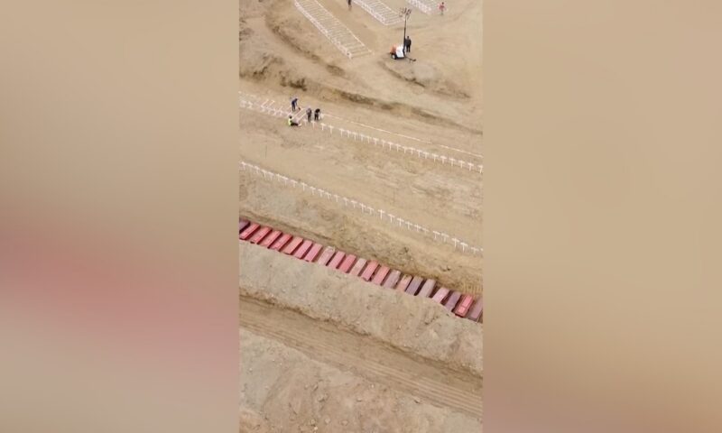 شاهد.. دفن ضحايا مجهولي الهوية بعد زلزال فنزويلا المدمر