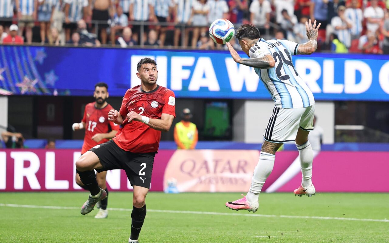 عزالدين الكلاوي يكتب: “الفراعنة” خرجوا برأس مرفرع بعد إحراج ميسي ونجوم “التانغو”