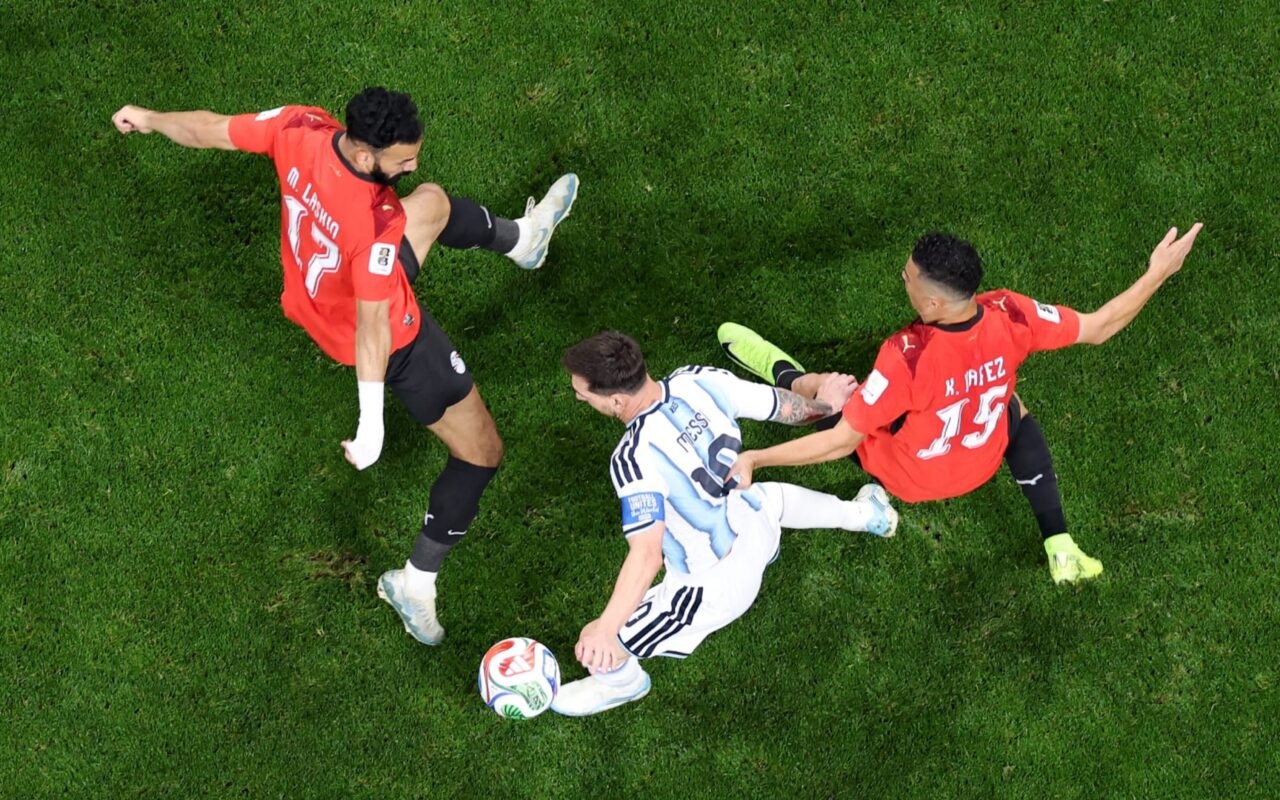 إلغاء هدف لمصر أمام الأرجنتين.. رواج تعليق من محترف شطرنج يعيد نشره علاء مبارك ونجيب ساويرس