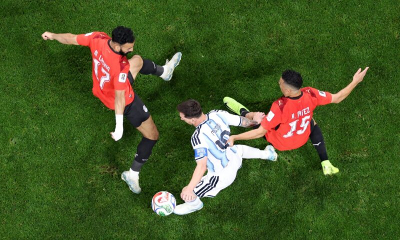إلغاء هدف لمصر أمام الأرجنتين.. رواج تعليق من محترف شطرنج يعيد نشره علاء مبارك ونجيب ساويرس