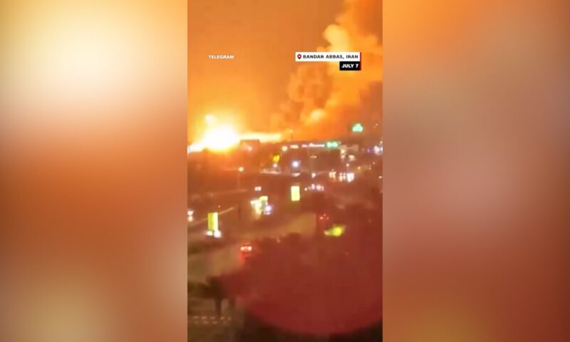 قرب مضيق هرمز.. ضربات أمريكية على بندر عباس وسيريك كـ”عقاب” لإيران