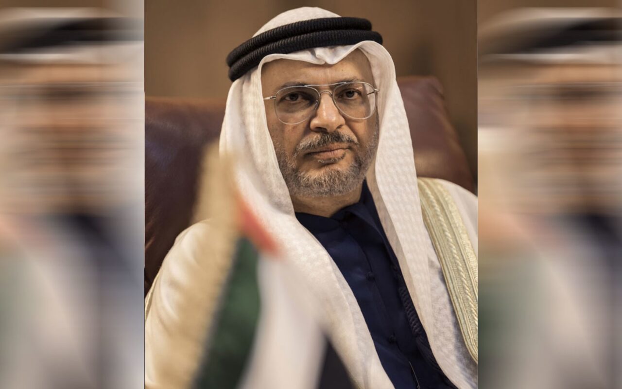 “لا يمكن أن تبقى دول الخليج هدفاً لتردد إيران”.. قرقاش يعلق على استهداف الكويت والبحرين