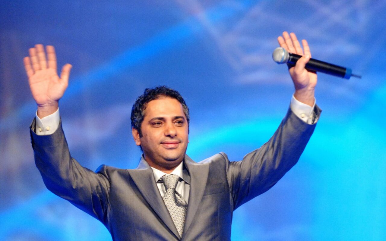 بعد قرار إخلاء سبيل والده.. محمد فضل شاكر: “مشوار جديد انكتب”