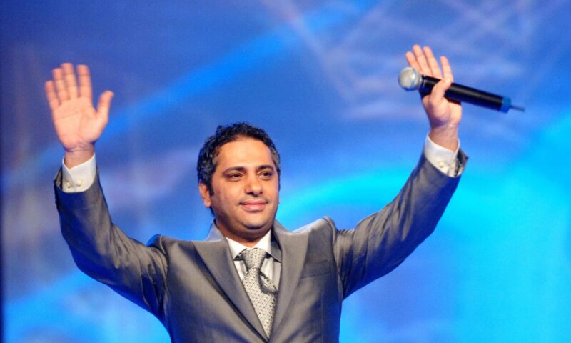 بعد قرار إخلاء سبيل والده.. محمد فضل شاكر: “مشوار جديد انكتب”