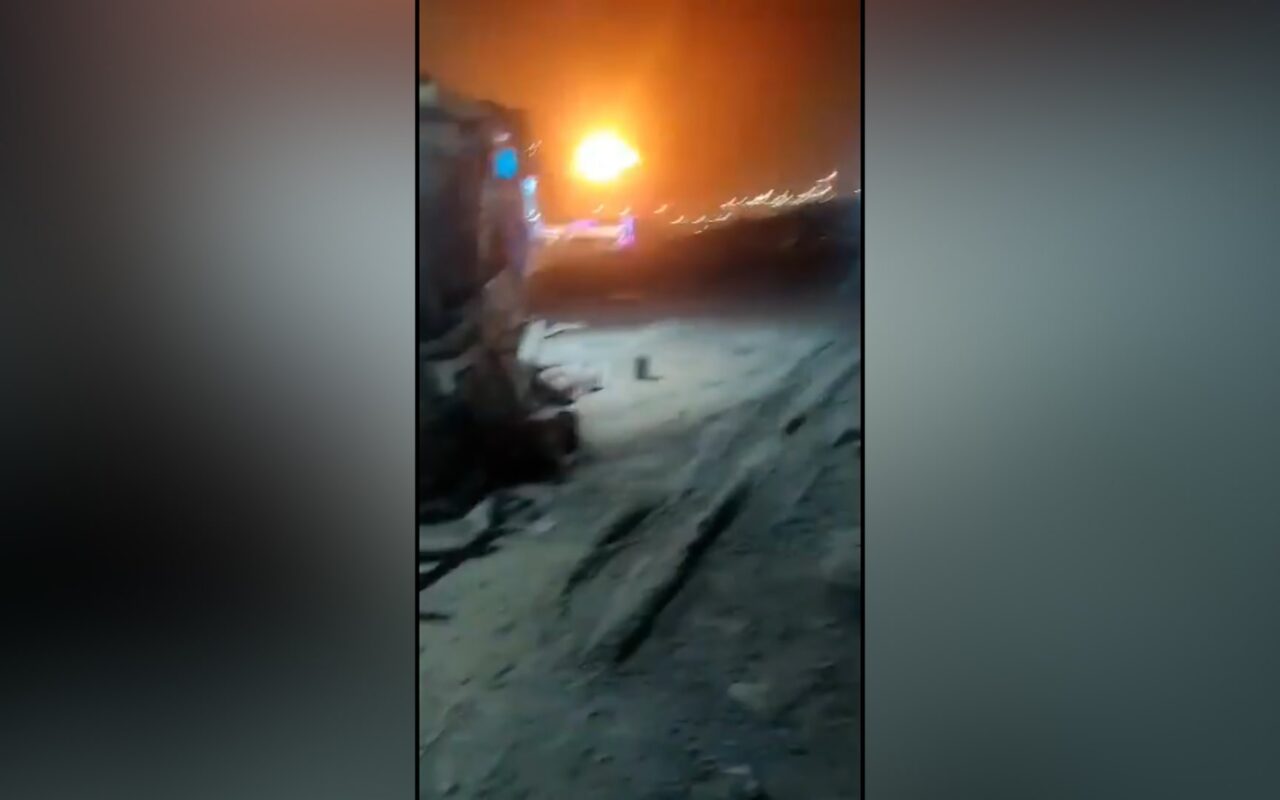 رصد انفجارات بمدينة إيرانية ساحلية وسط غارات أمريكية جديدة