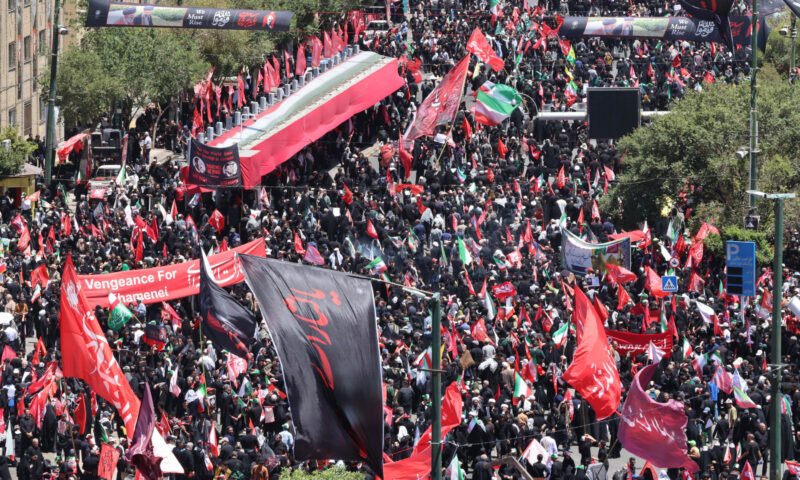 رئيس إيران يوجه رسائل لقادة دول شاركوا في جنازة خامنئي.. من هم؟