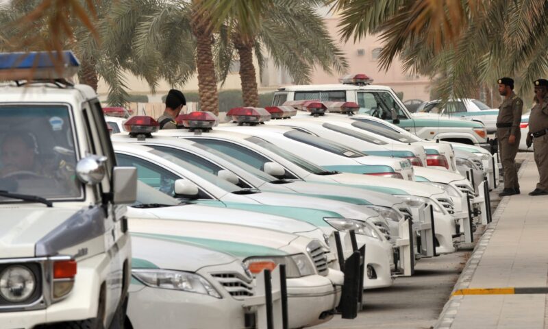 السعودية.. الأمن يعلن ضبط 7 وافدين “مارسوا الدعارة” في شقة