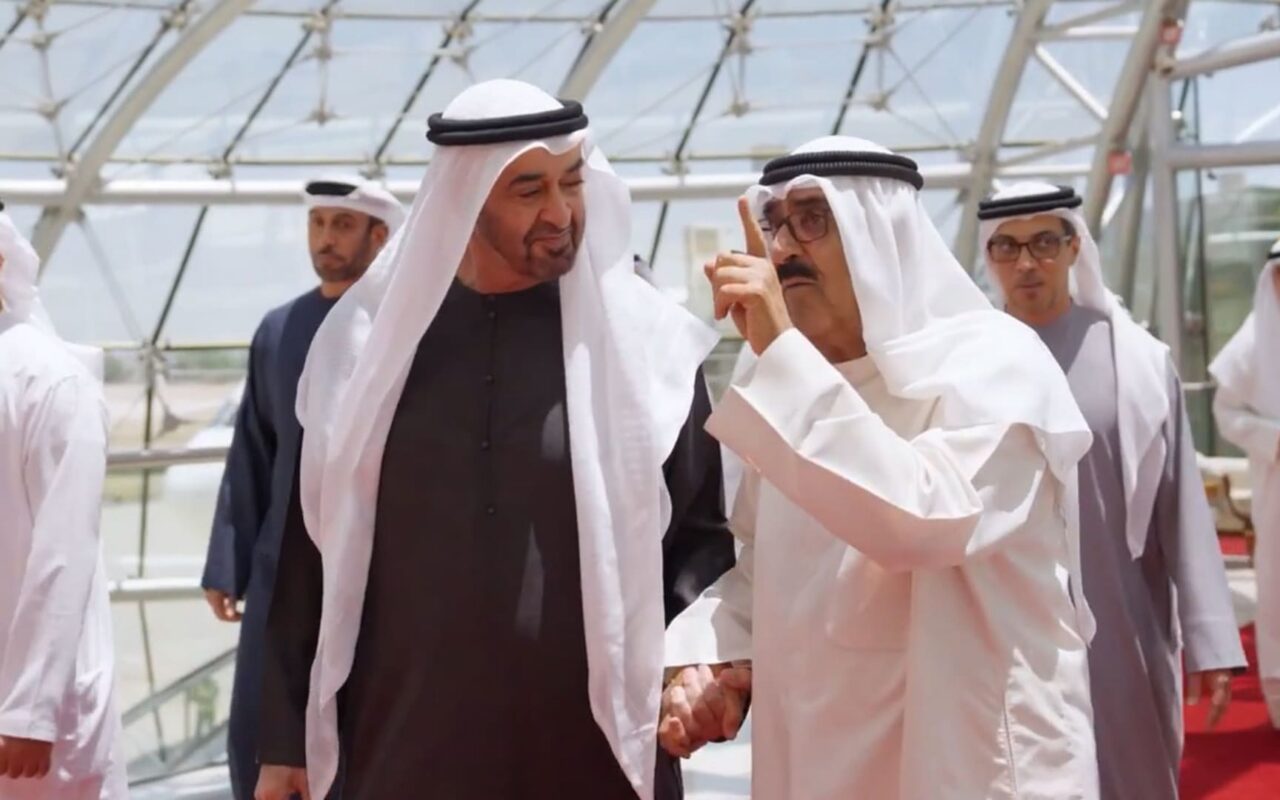رواج فيديو استقبال محمد بن زايد في الكويت.. من رافقه بالزيارة وماذا بحث؟