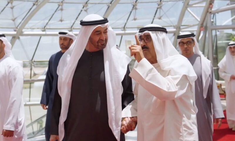 رواج فيديو استقبال محمد بن زايد في الكويت.. من رافقه بالزيارة وماذا بحث؟