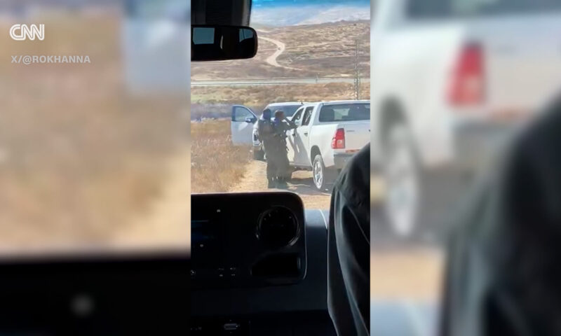 “احتجزونا وسخروا منّا”.. مشرع أمريكي ينتقد مستوطنين والجيش الإسرائيلي