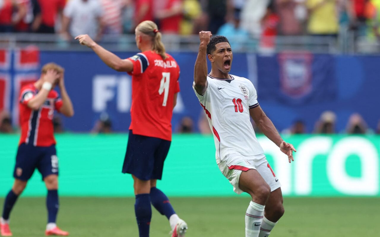 تصرف “طريف” من بيلينغهام تجاه هالاند خلال مباراة إنجلترا والنرويج