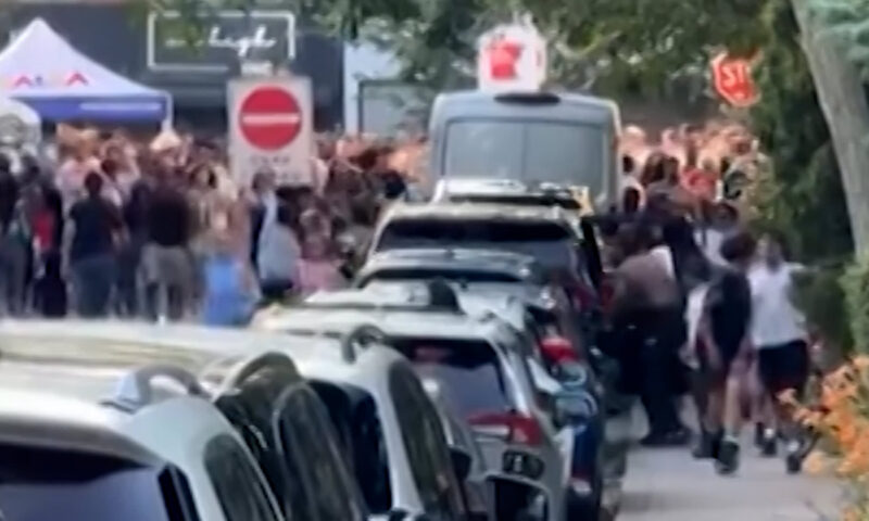 شاهد.. لحظات الفوضى وفرار المحتفلين خلال إطلاق نار جماعي بمهرجان لاتيني في كندا