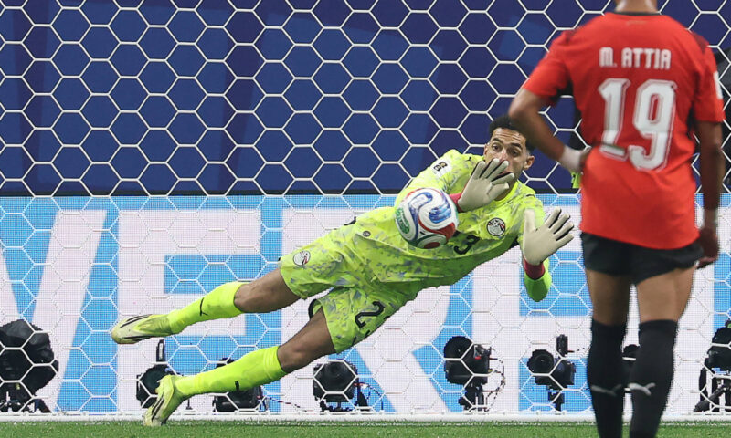 “أسطورة”.. هذا ما قاله حارس منتخب مصر عن ليونيل ميسي وتصديه لركلة الجزاء
