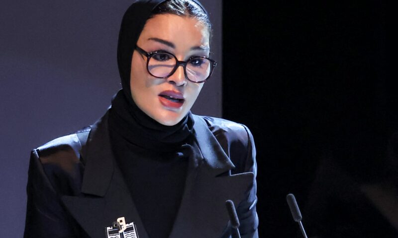 “بقلب كسير”.. الشيخة موزا تنعى الأمير الوالد: “رائد دولة قطر الحديثة وصانع أمجادها”