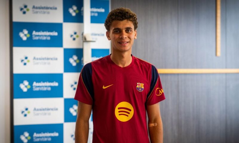 أول ظهور لحمزة عبد الكريم في مقر برشلونة بعد مشاركته في كأس العالم