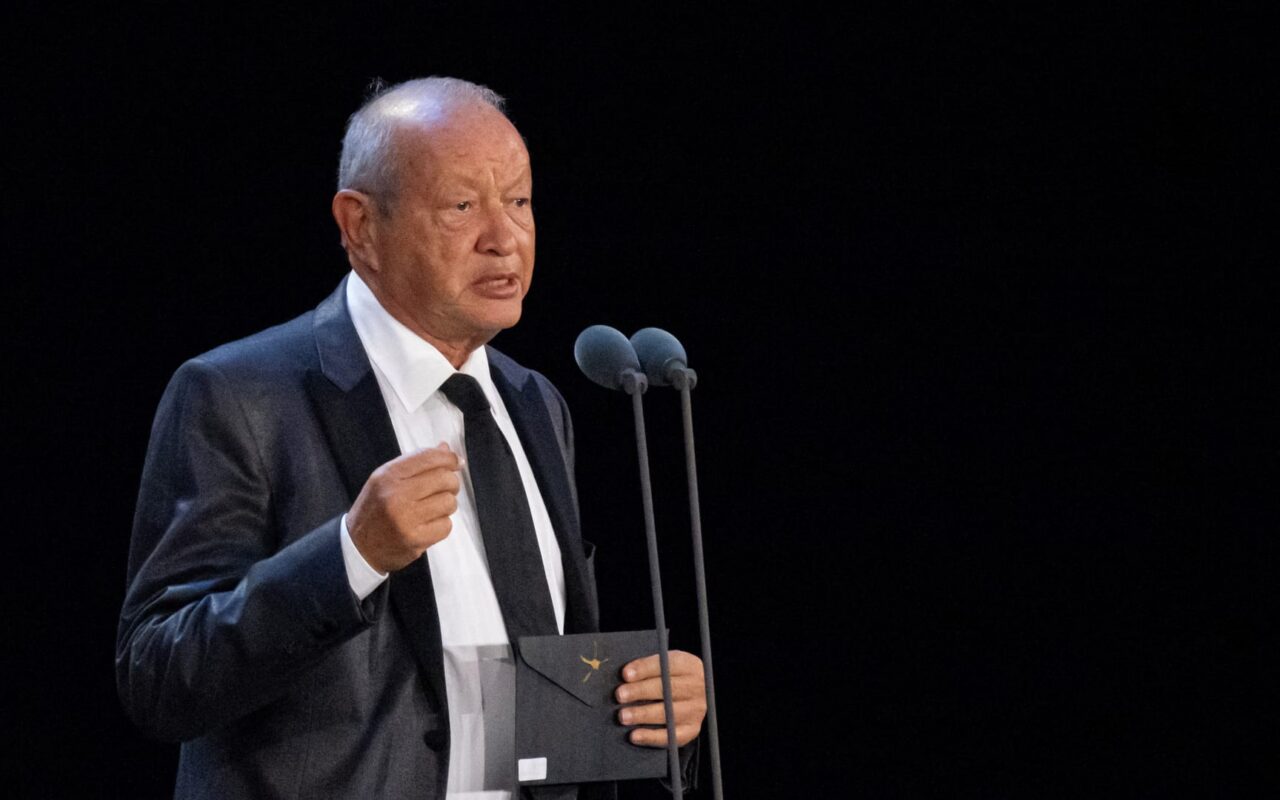بكلمات “مؤثرة”.. ساويرس يعلق على تصريح متداول لحسام حسن عن المنتخب