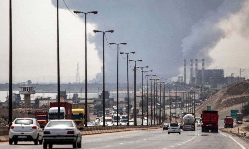 إيران: مقتل 3 من عائلة واحدة في هرمزغان جراء غارة.. ومصدر أمريكي يعلق