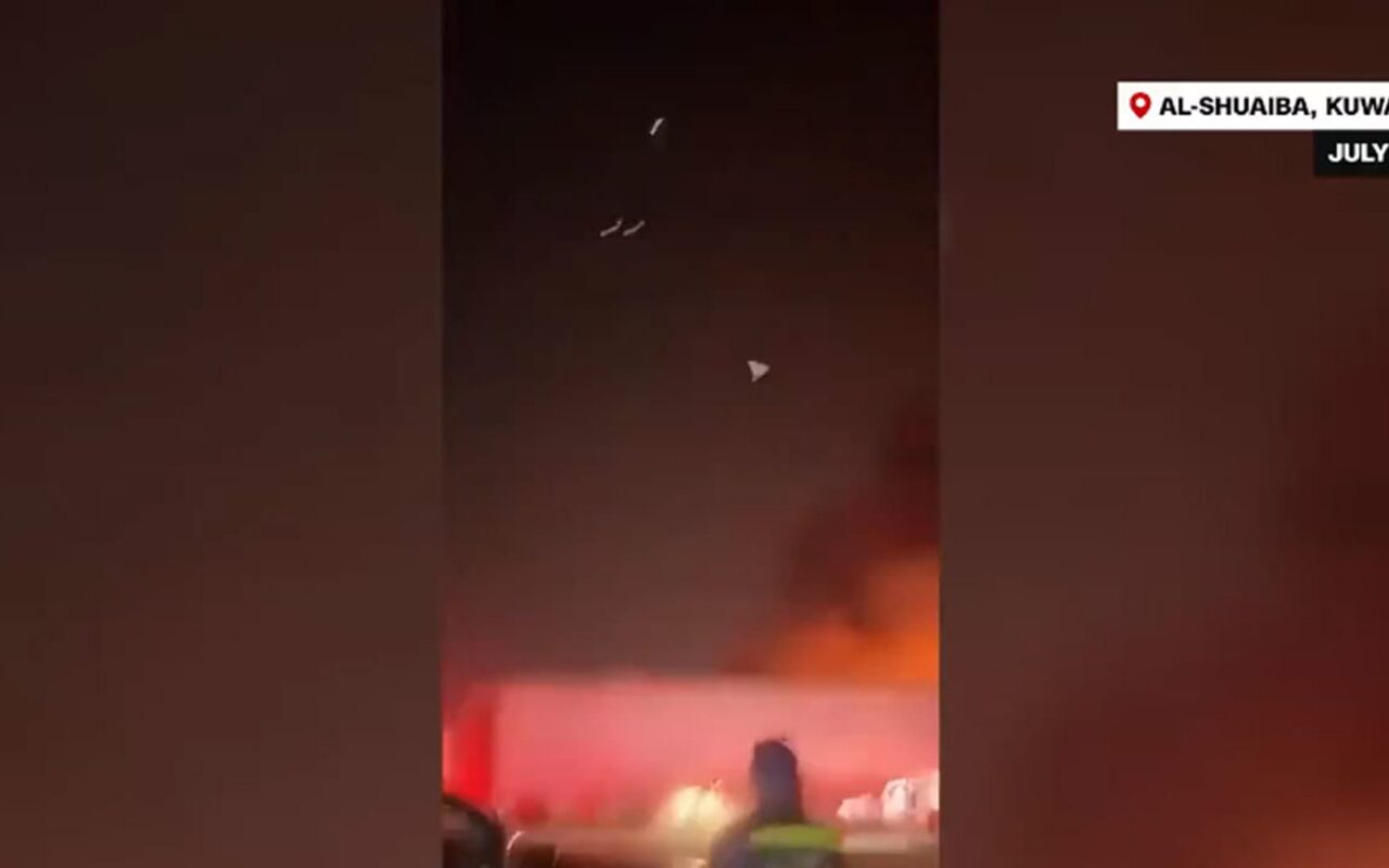 لقطات تحققت منها CNN جغرافيا لـ”درون” إيرانية تستهدف مستودعاً في الكويت