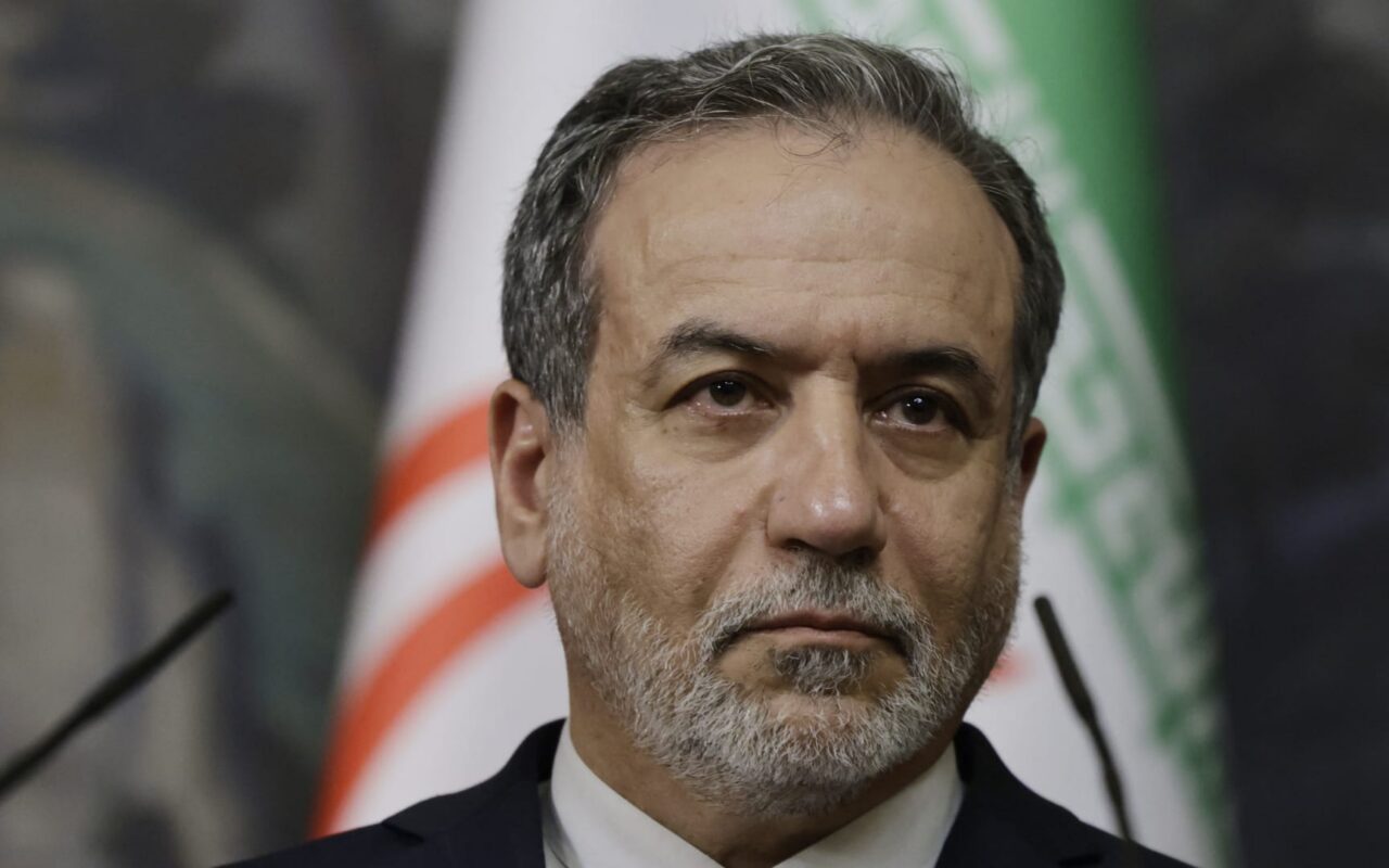 وزير خارجية إيران يصل الدوحة في زيارة غير معلنة