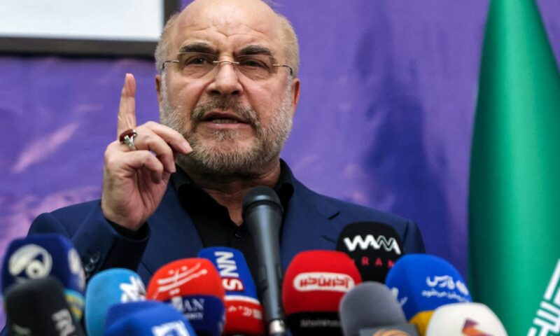 كبير مفاوضي إيران: طهران “يجب أن تكون مستعدة دائمًا” للقتال