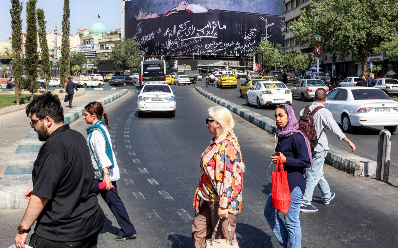 إعلام إيراني يؤكد وقوع ضربات جوية في وسط وشمال البلاد صباح الخميس