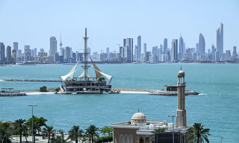الكويت تعلن التصدي لهجمات بطائرات مسيّرة معادية من إيران.. والخارجية تعلق