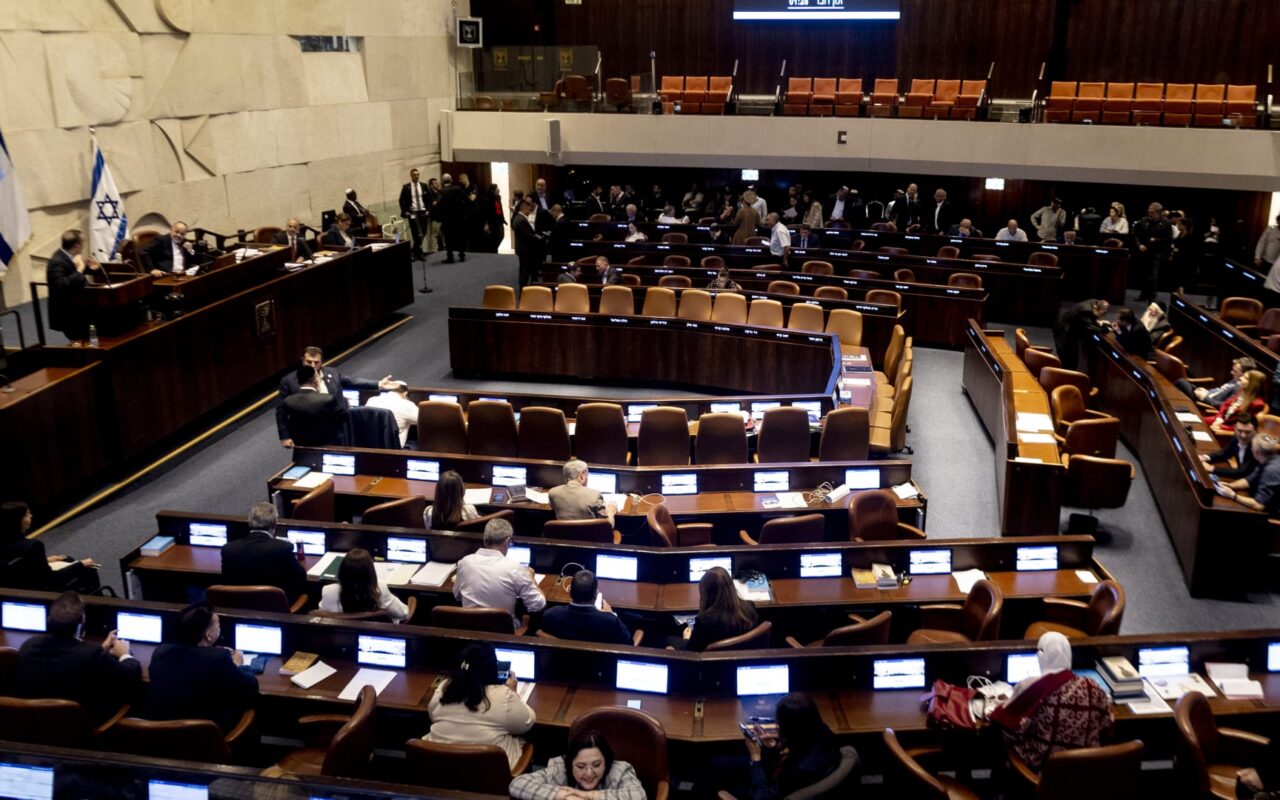 الكنيست الإسرائيلي يصوت على حل نفسه والانتخابات في هذا الموعد