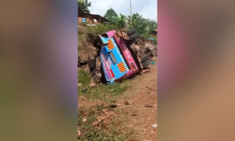 مقتل 20 طالباً على الأقل في حادث حافلة مروع بأوغندا