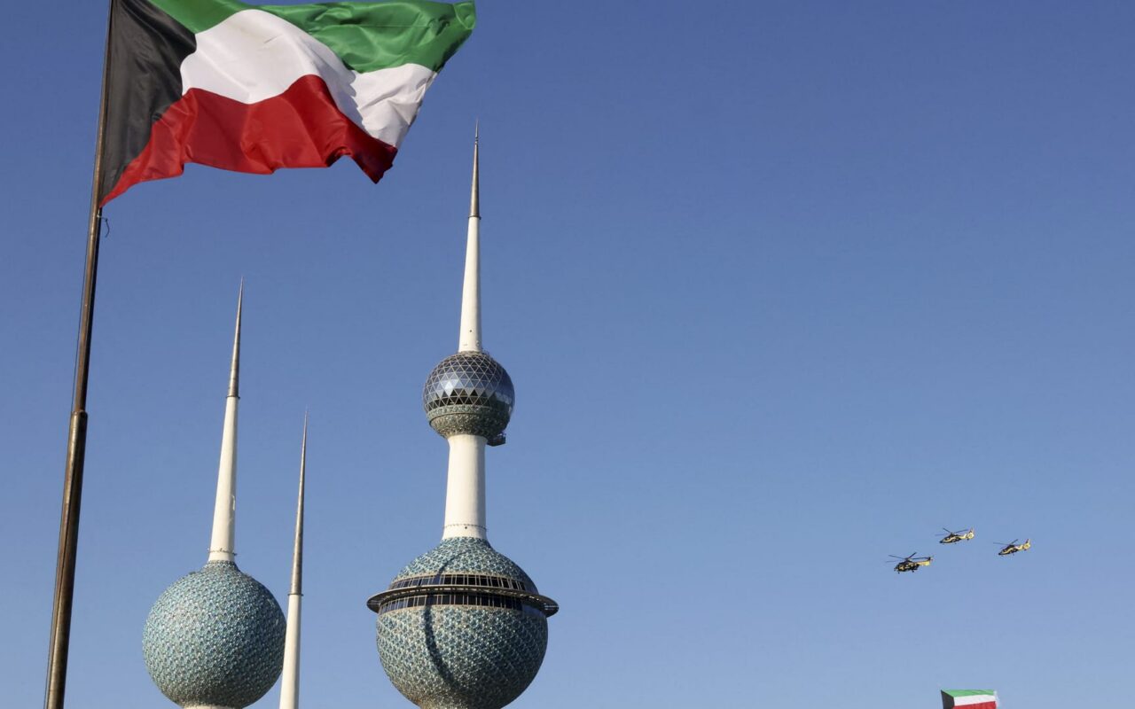 الكويت تعلن استهداف محطة لتوليد الكهرباء بهجوم إيراني