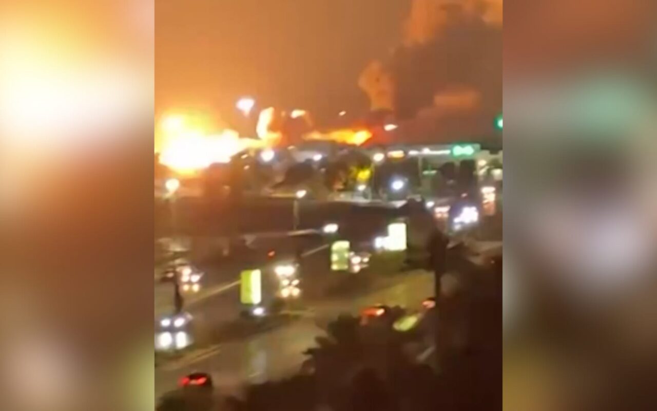 لماذا تستهدف الضربات الأمريكية جنوب إيران؟.. مراسلة CNN تجيب