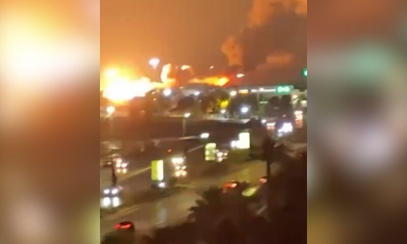 لماذا تستهدف الضربات الأمريكية جنوب إيران؟.. مراسلة CNN تجيب