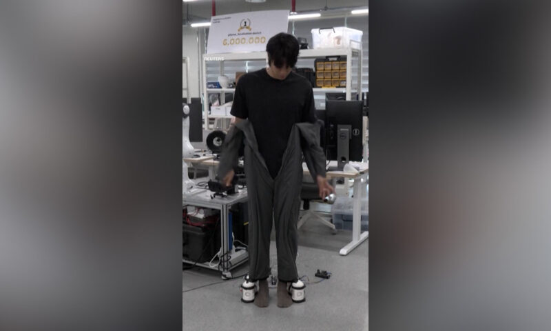 شاهد.. ملابس ذكية تلتف حول جسم مرتديها تلقائيًا في غضون 10 ثوانٍ