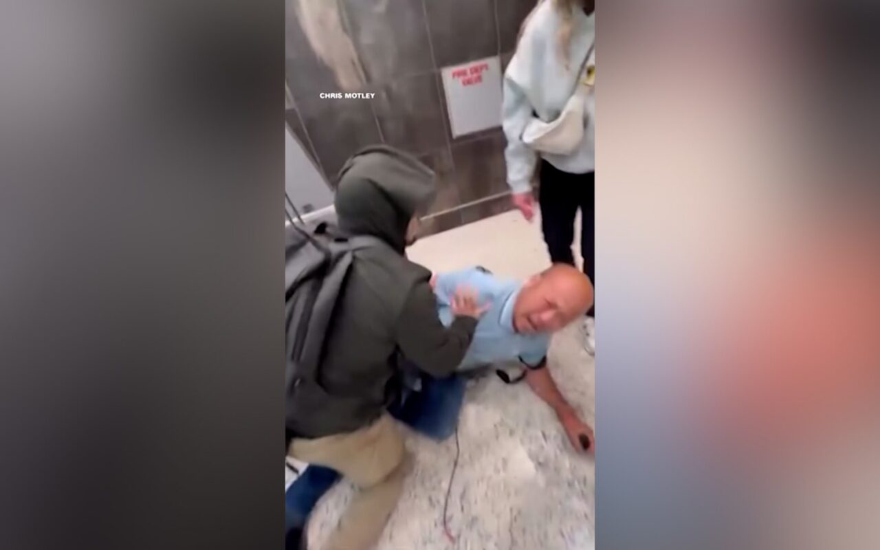 صرخ: “لا أعلم ما يفعلون”.. شاهد لحظات مربكة لمحاولة اعتقال رجل بأمريكا