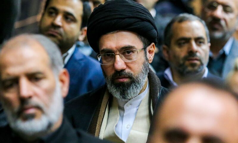 مجتبى خامنئي يعلق على مذكرة التفاهم مع أمريكا.. وهذا ما قاله عن ترامب