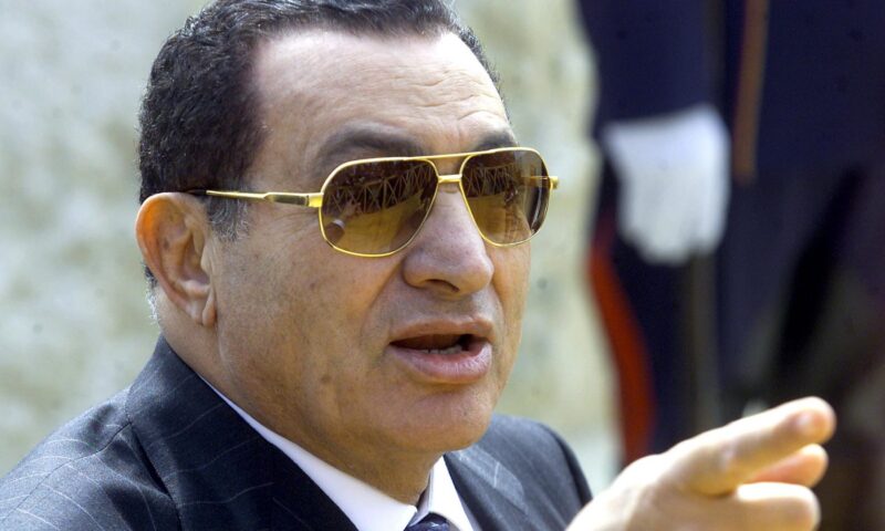“سمعنا رأيك في زيادة سعر الدولار”.. علاء مبارك يعلق مجددا على تحميل يوسف بطرس غالي مسؤولية الغلاء لوالده