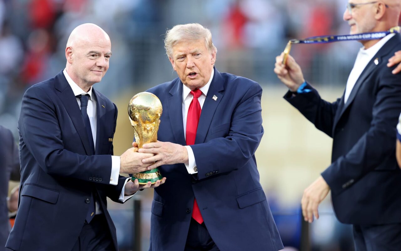 تصرف ترامب خلال مراسم تتويج إسبانيا بلقب كأس العالم يلاقي رواجاً