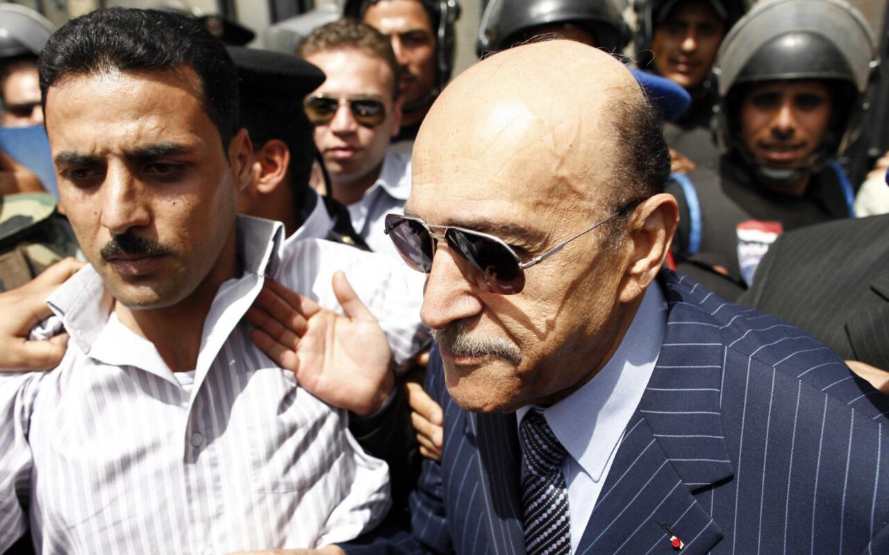 “رجل ولا كل الرجال”.. نجيب ساويرس يعلق على منشور عن ذكرى وفاة عمر سليمان