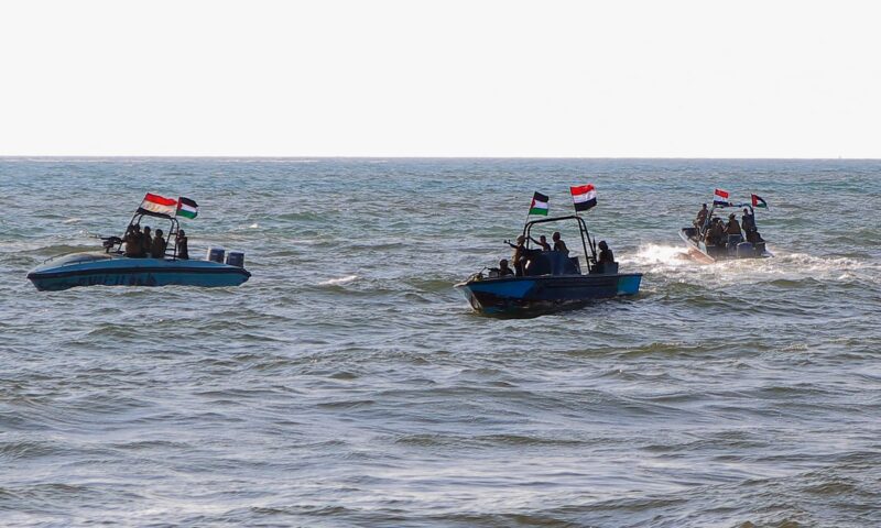 الحوثيون يعلنون فرض “حظر ملاحة بحرية” على السعودية