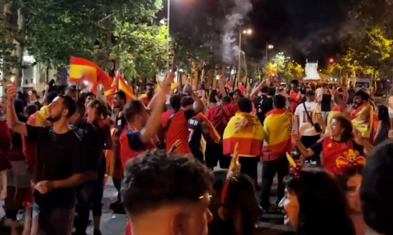 إسبانيا تحتفل بلقبها العالمي الثاني.. فرحة عارمة تجتاح الشوارع بعد النهائي