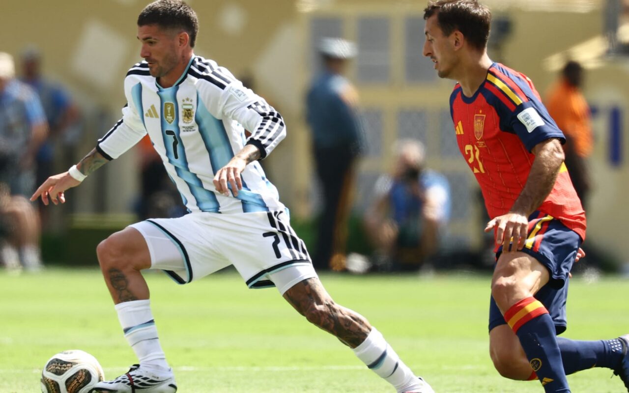 تحدث عن “نظريات المؤامرة”.. لاعب الأرجنتين يوجه رسالة للجماهير بعد خسارة نهائي المونديال