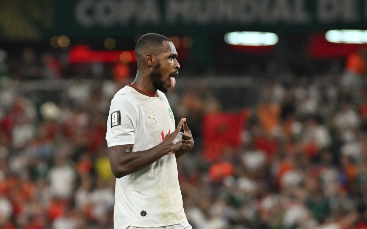 بعد المونديال.. مدافع منتخب المغرب ينضم لنادٍ صاعد حديثاً إلى البريميرليغ