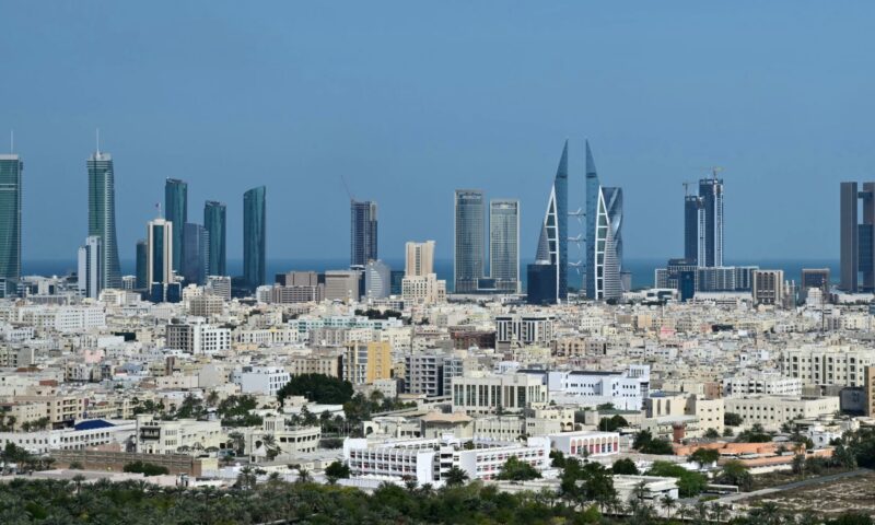 بريطانيا تحذر من السفر إلى دولتين عربيتين إلا للضرورة القصوى.. الأوضاع “غير قابلة للتنبؤ”