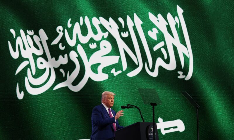 كيف قلب ترامب الاتفاق النووي السعودي رأسًا على عقب بعد أقل من 24 ساعة من توقيعه؟