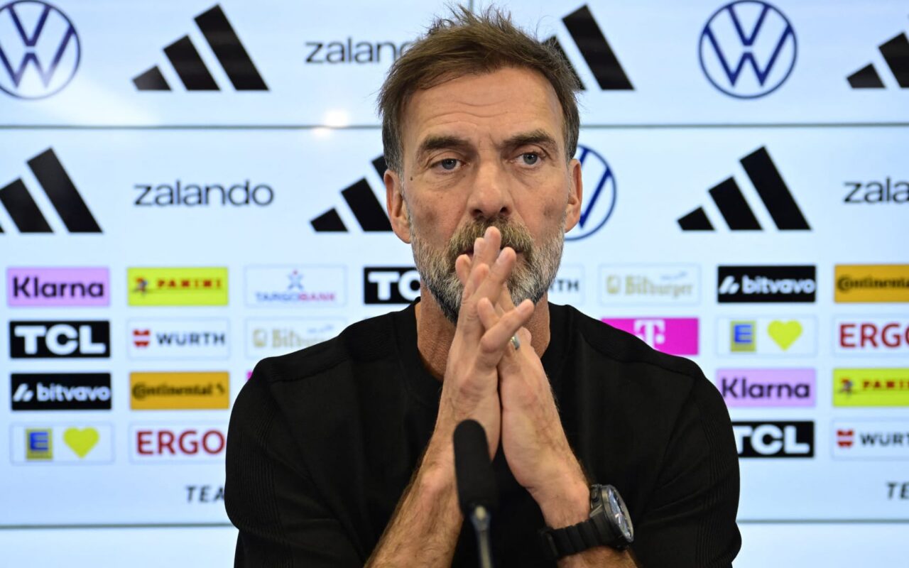 بخصوص “عائلته”.. كلوب يوجه تحذيرًا للجماهير بعد تعيينه مدربًا لمنتخب ألمانيا وهذا أبرز ما قاله