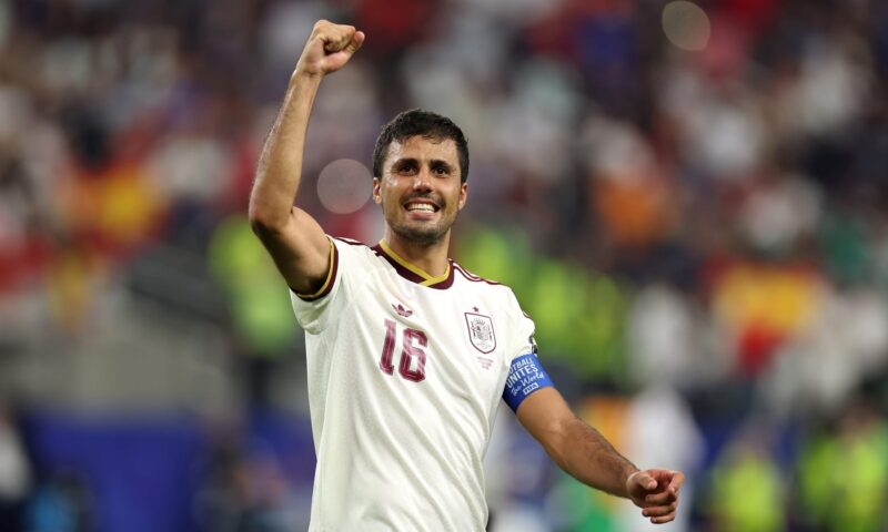 بعد تكهنات انتقاله لريال مدريد.. مدرب السيتي يعلّق على مستقبل رودري
