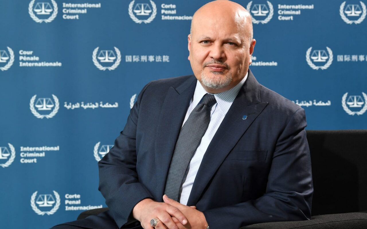 كريم خان.. أعضاء المحكمة الجنائية الدولية يُقيلون المدعي العام في تصويت “غير مسبوق”