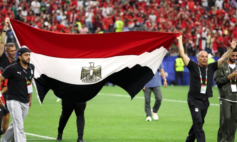 منها تشكيل لجنة لتجديد عقد حسام حسن.. اتحاد الكرة المصري يصدر 6 قرارات