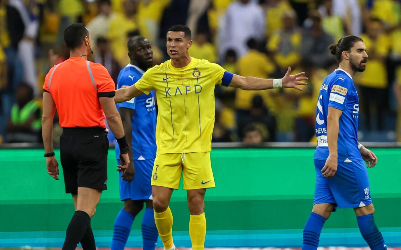9 بنود.. اتحاد الكرة السعودي يكشف عن آلية طلب الأندية تعيين حكام أجانب لمبارياتها