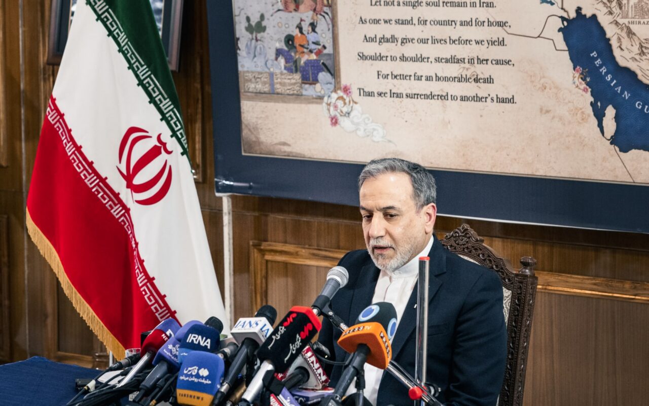 دلالة توقيت اتصال وزير خارجية إيران بنظيريه السعودي والعُماني