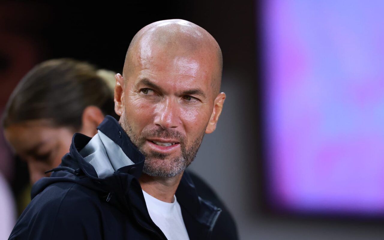 زيدان يتولى تدريب منتخب فرنسا.. هذا ما نعلمه عن الصفقة